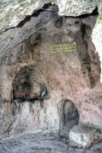 Sfantul-Grigorie-Palama-viata alcatita de maicile de la Manastirea Petru Voda-pestera